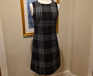 Chic Sleeveless Plaid Dress in Black and White